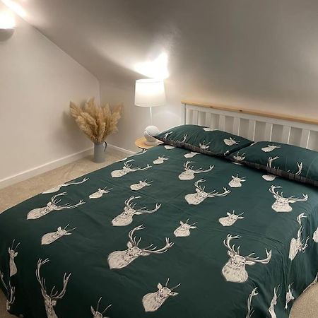 Stylish & Spacious 2 Storey, 3 Bed Apartment グレーブゼンド エクステリア 写真