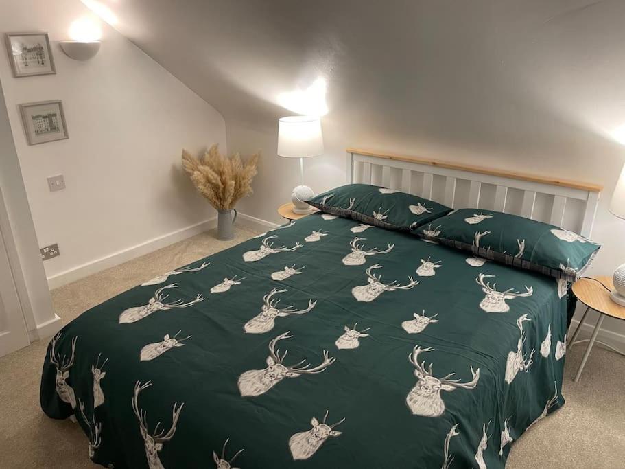 Stylish & Spacious 2 Storey, 3 Bed Apartment グレーブゼンド エクステリア 写真