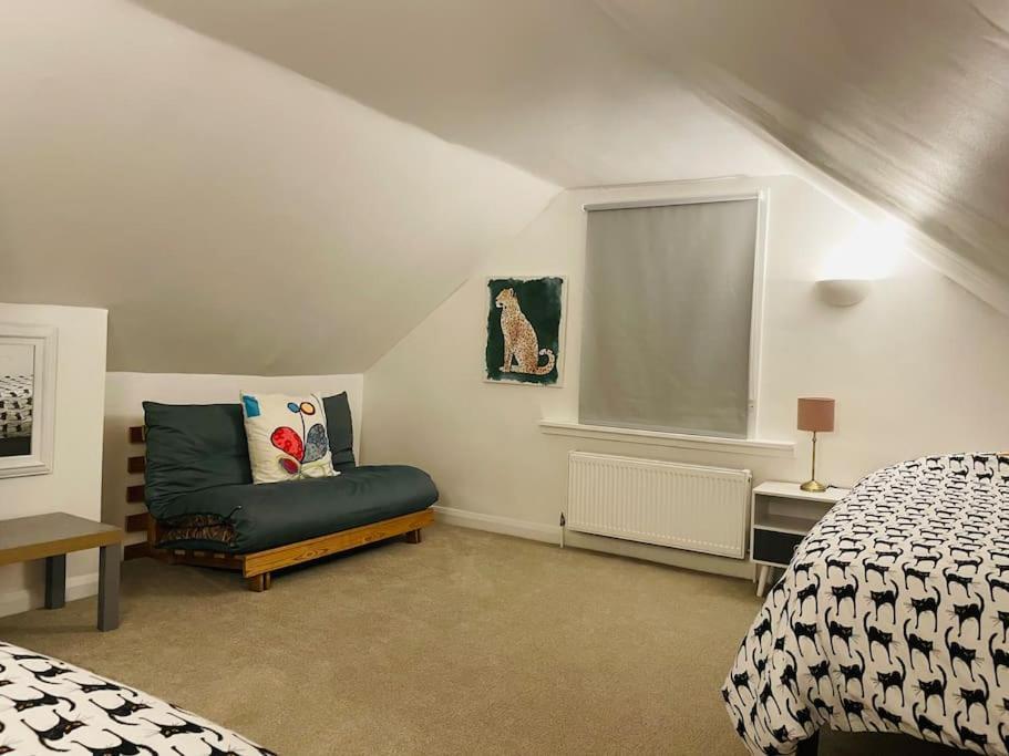 Stylish & Spacious 2 Storey, 3 Bed Apartment グレーブゼンド エクステリア 写真