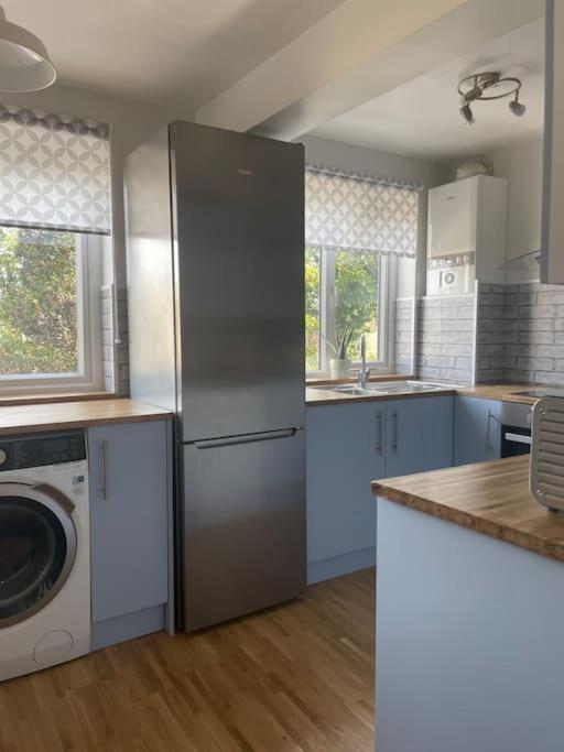 Stylish & Spacious 2 Storey, 3 Bed Apartment グレーブゼンド エクステリア 写真