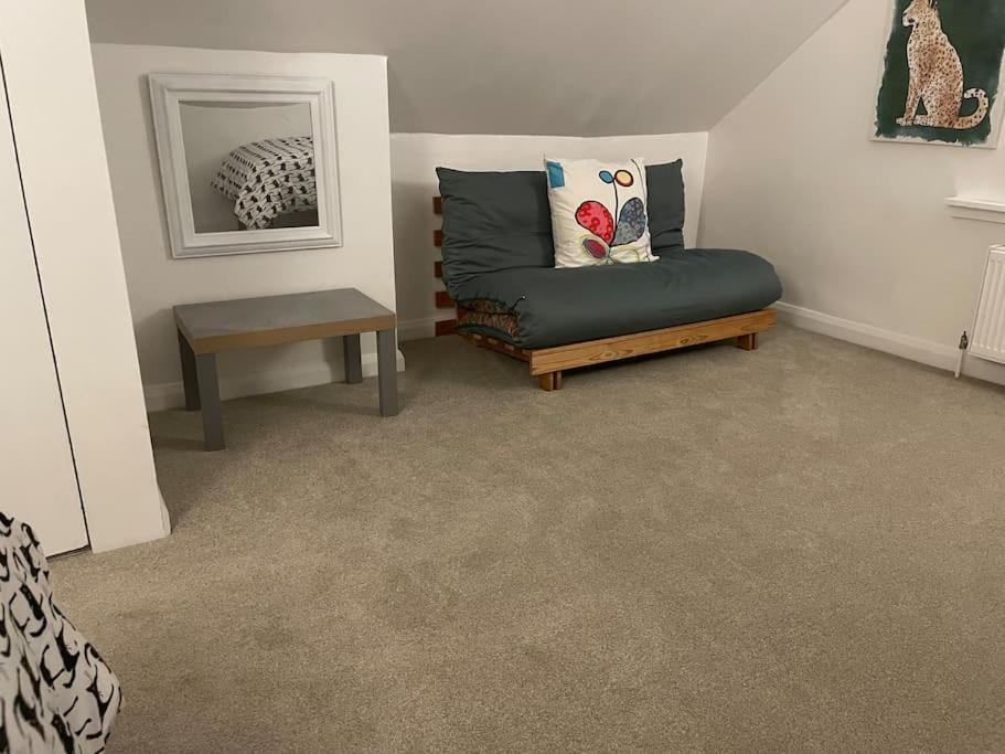 Stylish & Spacious 2 Storey, 3 Bed Apartment グレーブゼンド エクステリア 写真