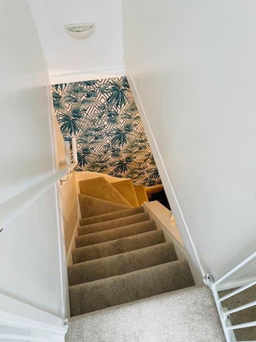 Stylish & Spacious 2 Storey, 3 Bed Apartment グレーブゼンド エクステリア 写真