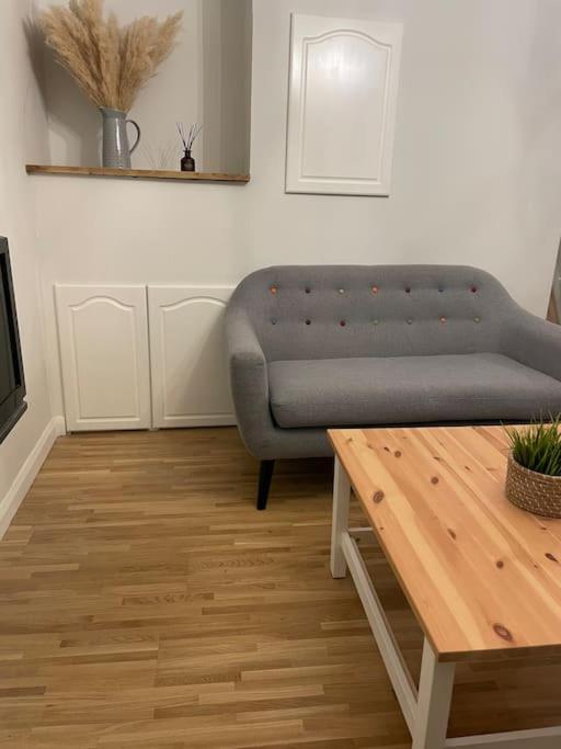 Stylish & Spacious 2 Storey, 3 Bed Apartment グレーブゼンド エクステリア 写真