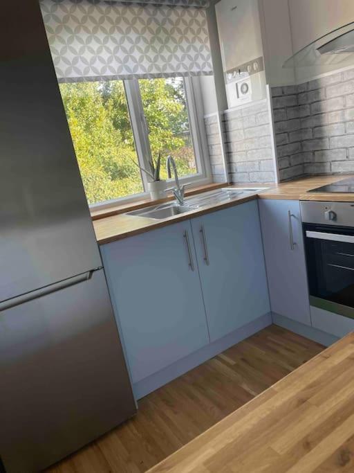 Stylish & Spacious 2 Storey, 3 Bed Apartment グレーブゼンド エクステリア 写真